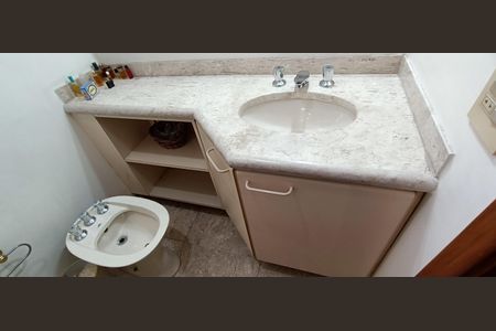 Apartamento para alugar com 228m², 4 quartos e 4 vagasBanheiro da Suíte 2