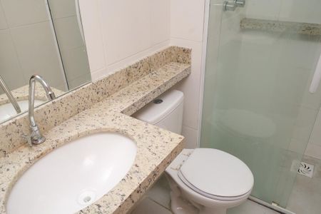 Banheiro de apartamento para alugar com 2 quartos, 48m² em Jardim Alvorada, Nova Iguaçu