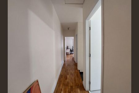 Casa à venda com 180m², 4 quartos e 2 vagasCorredor