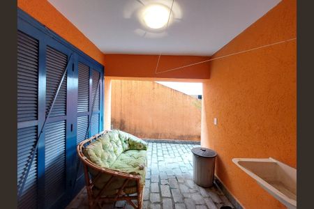 Casa à venda com 180m², 4 quartos e 2 vagasÁrea de Serviço