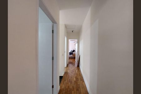 Casa à venda com 180m², 4 quartos e 2 vagasCorredor