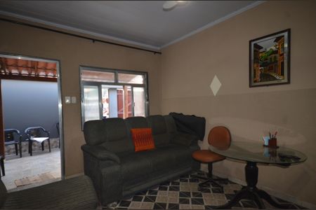 Casa para alugar com 240m², 2 quartos e 2 vagasSala