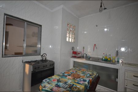 Casa para alugar com 240m², 2 quartos e 2 vagasCozinha