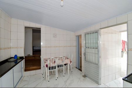 Casa à venda com 300m², 2 quartos e 3 vagas Casa à venda com 300m², 2 quartos e 3 vagasEdícula/Cozinha -
