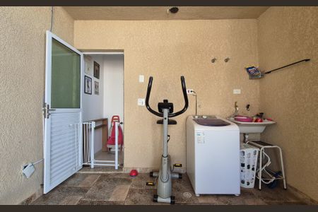 Apartamento à venda com 108m², 2 quartos e 2 vagasLavanderia