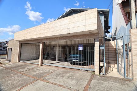 Casa à venda com 200m², 6 quartos e 4 vagasFachada