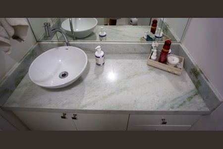 Apartamento à venda com 54m², 2 quartos e 1 vagaBanheiro Social