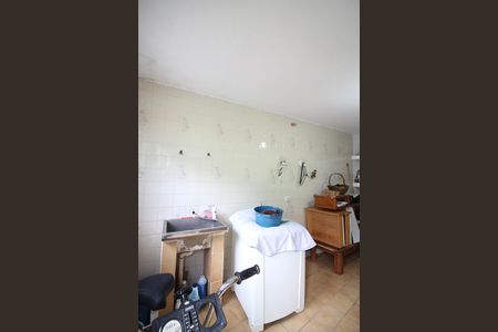 Casa à venda com 250m², 2 quartos e 1 vagaÁrea de Serviço