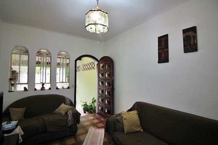 Casa à venda com 250m², 2 quartos e 1 vagaSala