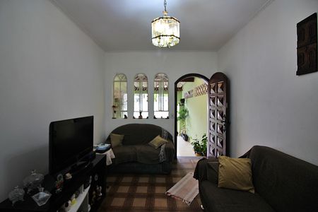 Casa à venda com 250m², 2 quartos e 1 vagaSala