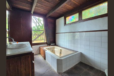 Casa de condomínio para alugar com 100m², 2 quartos e 4 vagasBanheiro