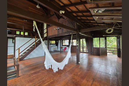 Casa de condomínio para alugar com 100m², 2 quartos e 4 vagasSala