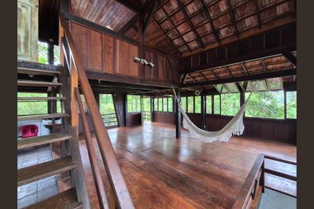 Casa de condomínio para alugar com 100m², 2 quartos e 4 vagasSala