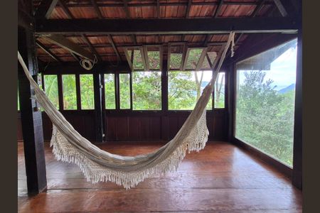 Casa de condomínio para alugar com 100m², 2 quartos e 4 vagasSala