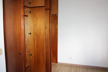 Casa de condomínio para alugar com 390m², 5 quartos e 4 vagasQuarto 2