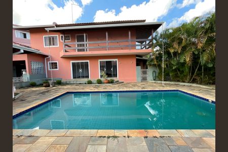 Casa de condomínio para alugar com 390m², 5 quartos e 4 vagasÁrea Externa