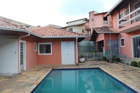 Casa de condomínio para alugar com 390m², 5 quartos e 4 vagasÁrea Externa