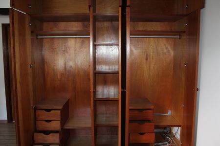 Casa de condomínio para alugar com 390m², 5 quartos e 4 vagasQuarto 2