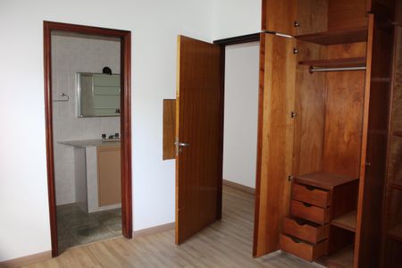 Casa de condomínio para alugar com 390m², 5 quartos e 4 vagasQuarto 2