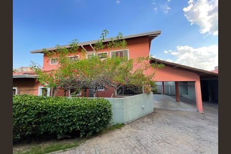 Casa de condomínio para alugar com 390m², 5 quartos e 4 vagasÁrea Externa