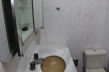 Casa de condomínio para alugar com 390m², 5 quartos e 4 vagasBanheiro