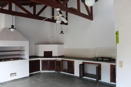 Casa de condomínio para alugar com 390m², 5 quartos e 4 vagasÁrea Externa