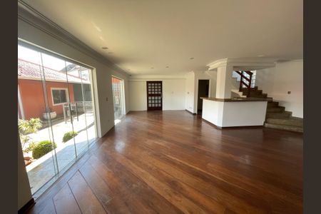 Casa de condomínio para alugar com 390m², 5 quartos e 4 vagasSala