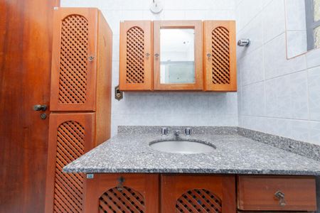 Casa à venda com 350m², 3 quartos e 4 vagasBanheiro 2