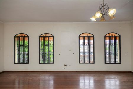 Casa à venda com 350m², 3 quartos e 4 vagasSala