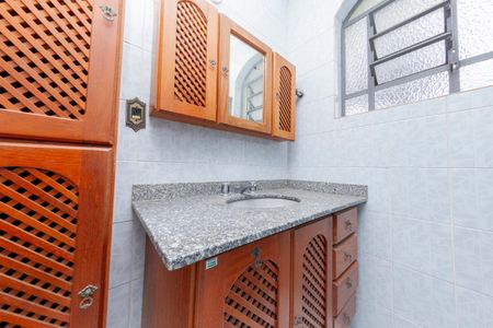 Casa à venda com 350m², 3 quartos e 4 vagasBanheiro 2