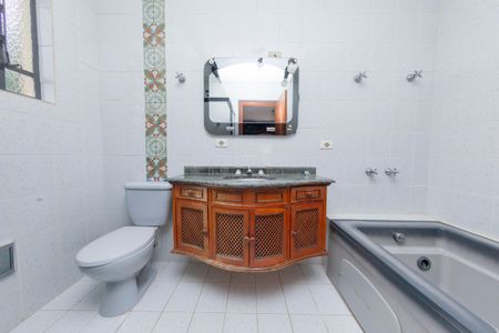 Casa à venda com 350m², 3 quartos e 4 vagasBanheiro da Suíte