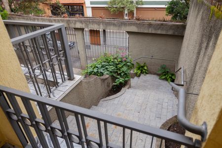 Casa à venda com 350m², 3 quartos e 4 vagasEscada