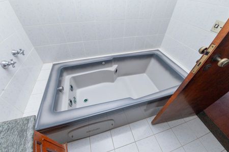 Casa à venda com 350m², 3 quartos e 4 vagasBanheiro da Suíte