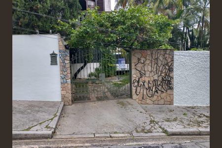 Casa à venda com 130m², 2 quartos e 7 vagasFachada