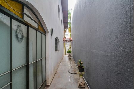 Casa à venda com 130m², 2 quartos e 7 vagasCorredor Externo