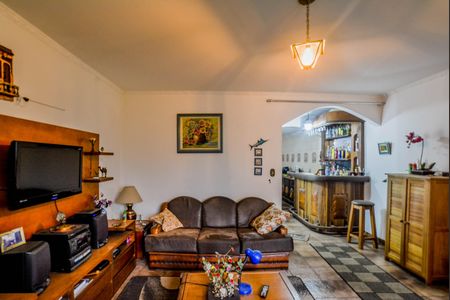 Casa à venda com 130m², 2 quartos e 7 vagasSala