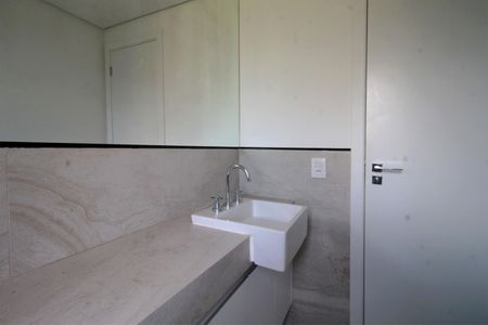 Apartamento à venda com 81m², 2 quartos e 2 vagasBanheiro da Suíte