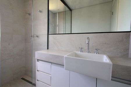 Apartamento à venda com 81m², 2 quartos e 2 vagasBanheiro da Suíte