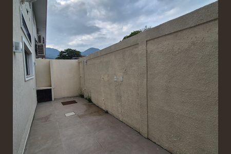 Casa de condomínio à venda com 133m², 3 quartos e 2 vagas Casa de condomínio à venda com 133m², 3 quartos e 2 vagasÁrea externa