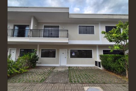 Casa de condomínio à venda com 133m², 3 quartos e 2 vagas Casa de condomínio à venda com 133m², 3 quartos e 2 vagasFachada