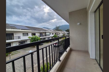 Casa de condomínio à venda com 133m², 3 quartos e 2 vagas Casa de condomínio à venda com 133m², 3 quartos e 2 vagasVaranda da suite 1