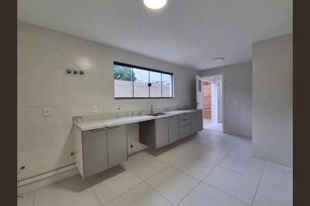 Casa de condomínio à venda com 133m², 3 quartos e 2 vagas Casa de condomínio à venda com 133m², 3 quartos e 2 vagasCozinha