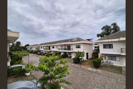 Casa de condomínio à venda com 133m², 3 quartos e 2 vagas Casa de condomínio à venda com 133m², 3 quartos e 2 vagasVaranda da suite 1