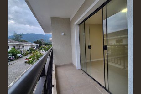 Casa de condomínio à venda com 133m², 3 quartos e 2 vagas Casa de condomínio à venda com 133m², 3 quartos e 2 vagasVaranda da suite 1