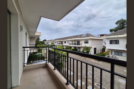 Casa de condomínio à venda com 133m², 3 quartos e 2 vagas Casa de condomínio à venda com 133m², 3 quartos e 2 vagasBaranda da Suíte 1