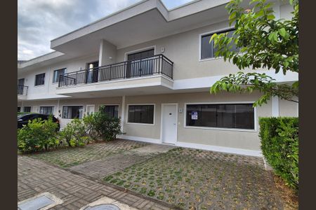 Casa de condomínio à venda com 133m², 3 quartos e 2 vagas Casa de condomínio à venda com 133m², 3 quartos e 2 vagasFachada