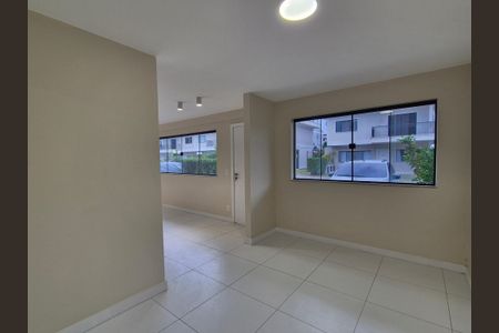 Casa de condomínio à venda com 133m², 3 quartos e 2 vagas Casa de condomínio à venda com 133m², 3 quartos e 2 vagasSala de jantar