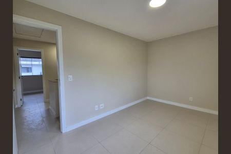 Casa de condomínio à venda com 133m², 3 quartos e 2 vagas Casa de condomínio à venda com 133m², 3 quartos e 2 vagasSuíte 3