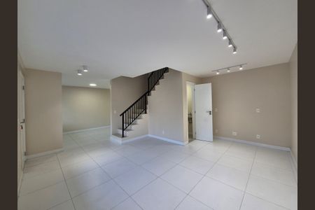 Casa de condomínio à venda com 133m², 3 quartos e 2 vagas Casa de condomínio à venda com 133m², 3 quartos e 2 vagasSala