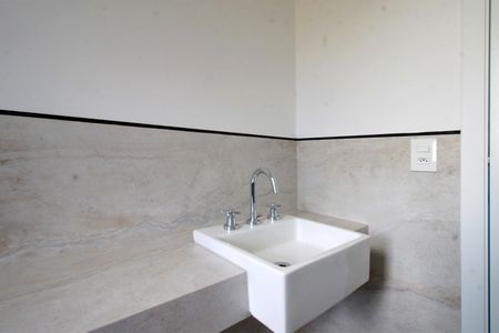 Apartamento à venda com 82m², 2 quartos e 2 vagasBanheiro da Suíte